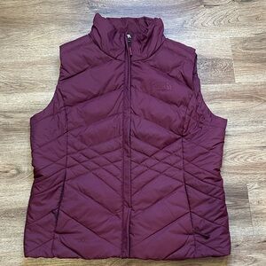 The North Face Women's Quilted Insulated Vest - Burgundy